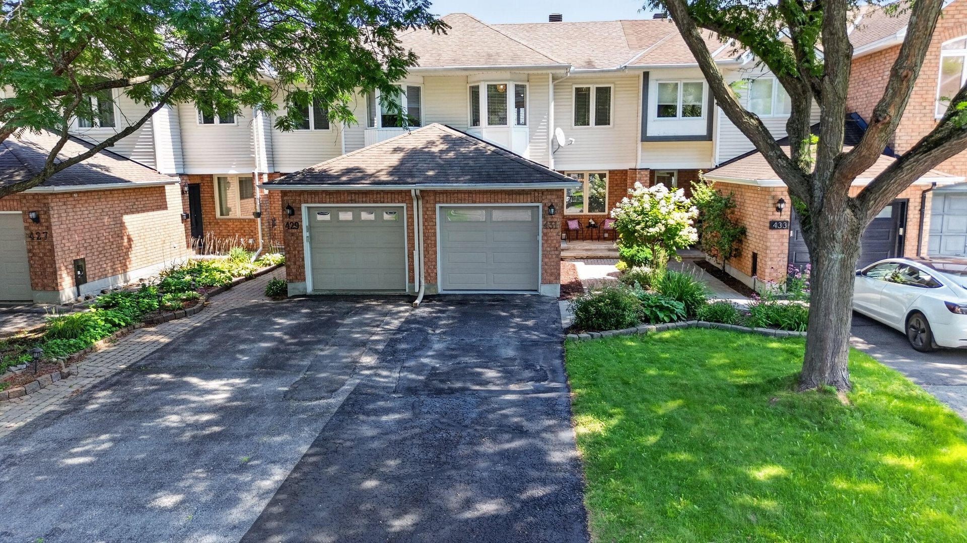 431 Lawler Crescent